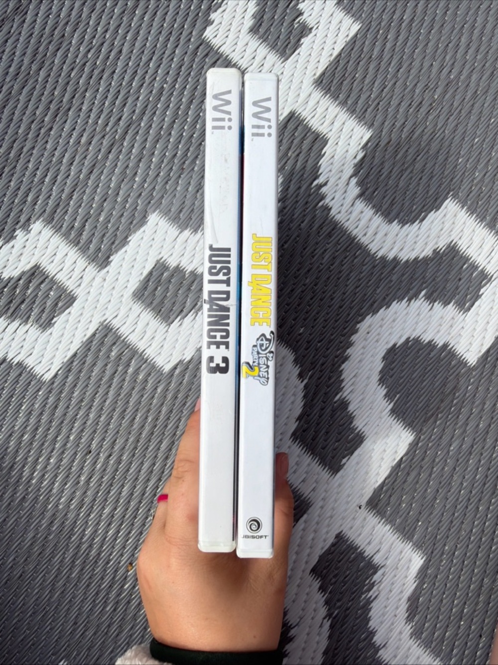 Nintendo Wii Just Dance 3 & Just Dance: Disney Party 2 - Blue, Purple, Yellow - Picture 6 of 6
